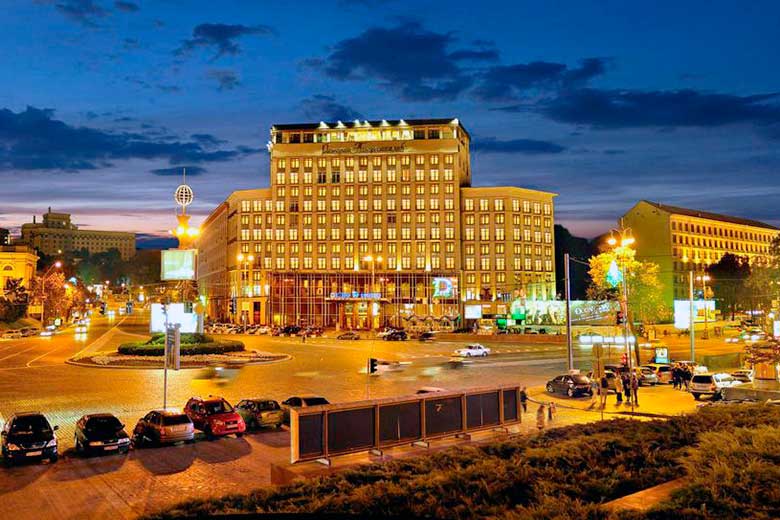 Гостиница «Днепр» в Киеве