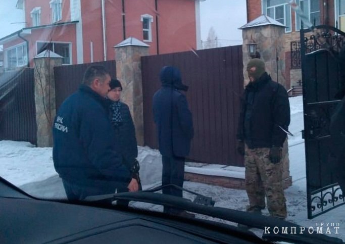 В доме главы Кемеровского МЧС провели обыски. Сам он информацию опроверг