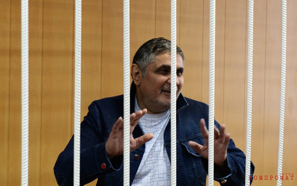Захарий Калашов, известный как "вор в законе" Шакро Молодой, обвиняемый в вымогательстве, в зале заседаний Тверского суда города Москвы