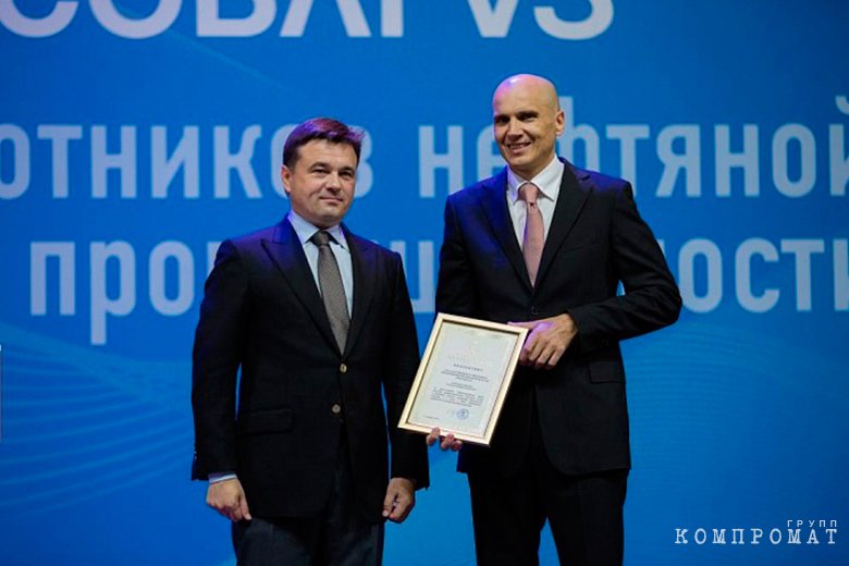 Андрей Воробьев и Дмитрий Голубков на праздновании Дня работников нефтяной и газовой промышленности в 2016 году
