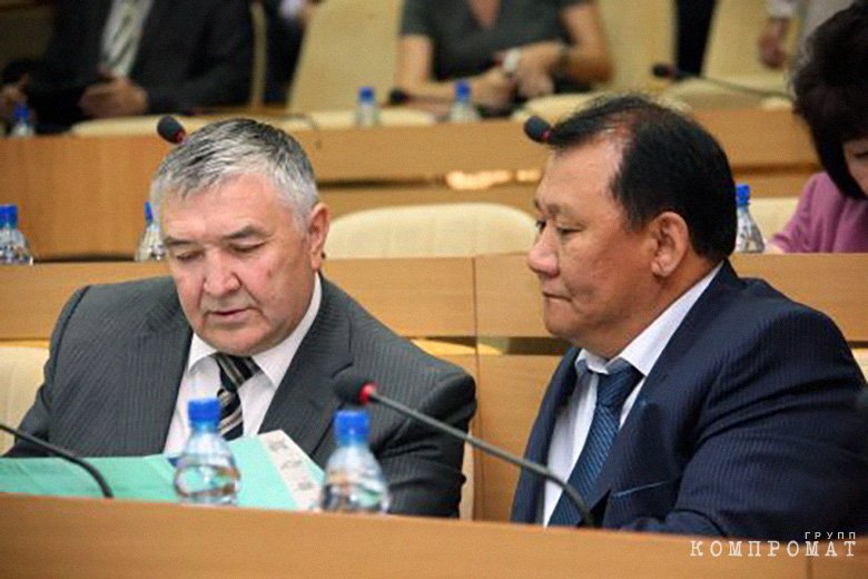 Юрий Дойников (слева)