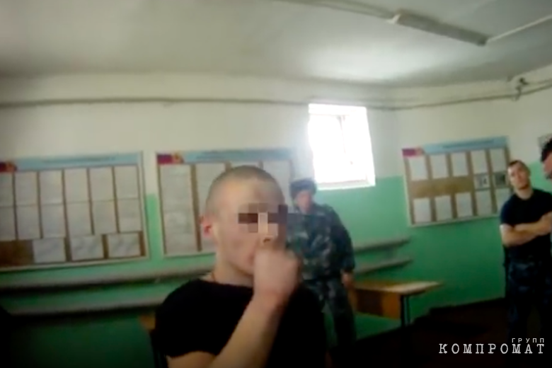 «Нас тут сорок, а ты один». Опубликованы еще два видео пыток над заключенными в ярославской колонии