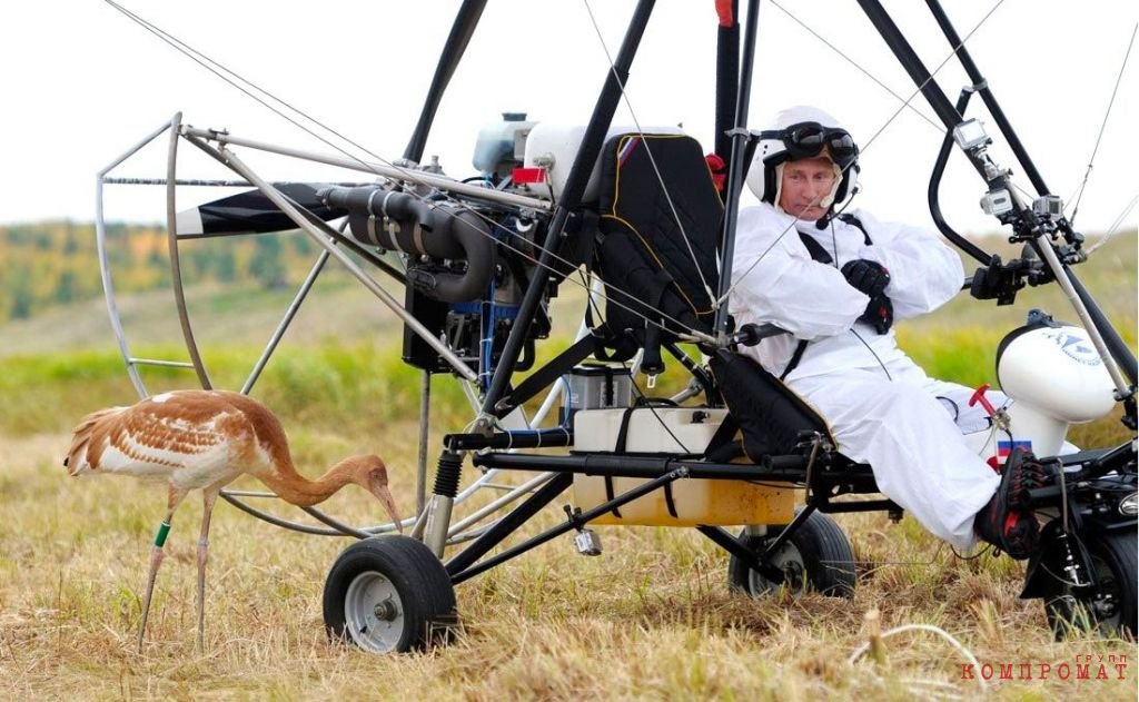 Владимир Путин принимает участие в экологическом проекте «Полёт надежды», 2012 год