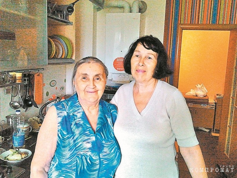 Лидия Петровна с родственницей (2012 год)