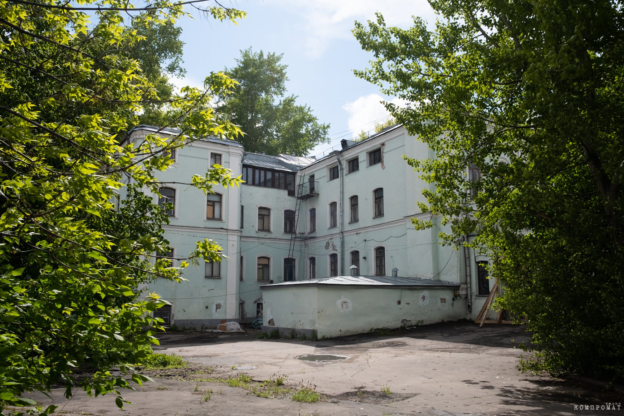 Здание, которое офшор Wellsky Limited купил у акционеров «Юкоса» за 80 млн рублей, сейчас даже по кадастру оценивается в 11 раз дороже