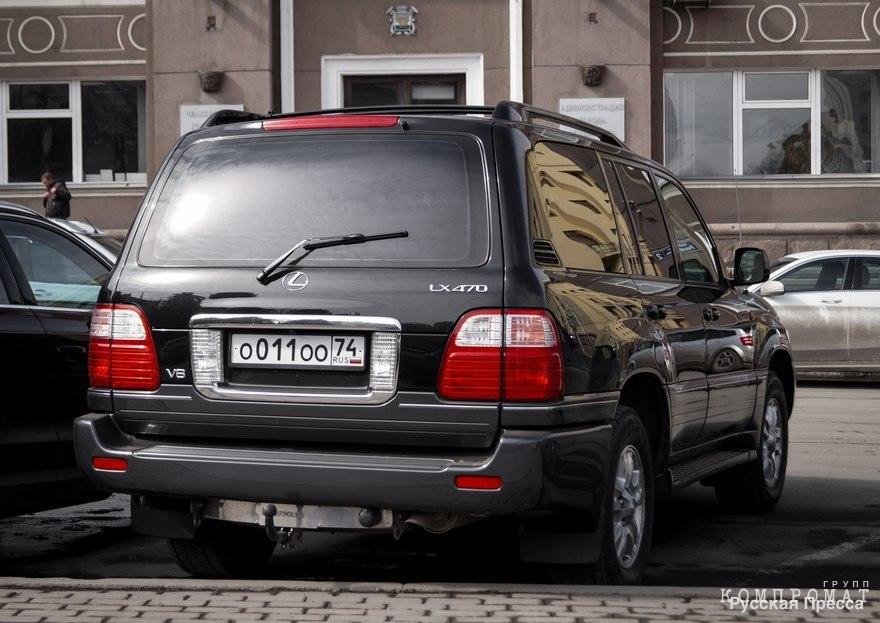 Вице-губернатор Челябинской области нагло гоняет на «красный» на служебном авто