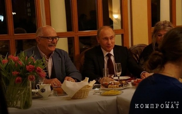 Владимир Путин на банкете у Михалковых