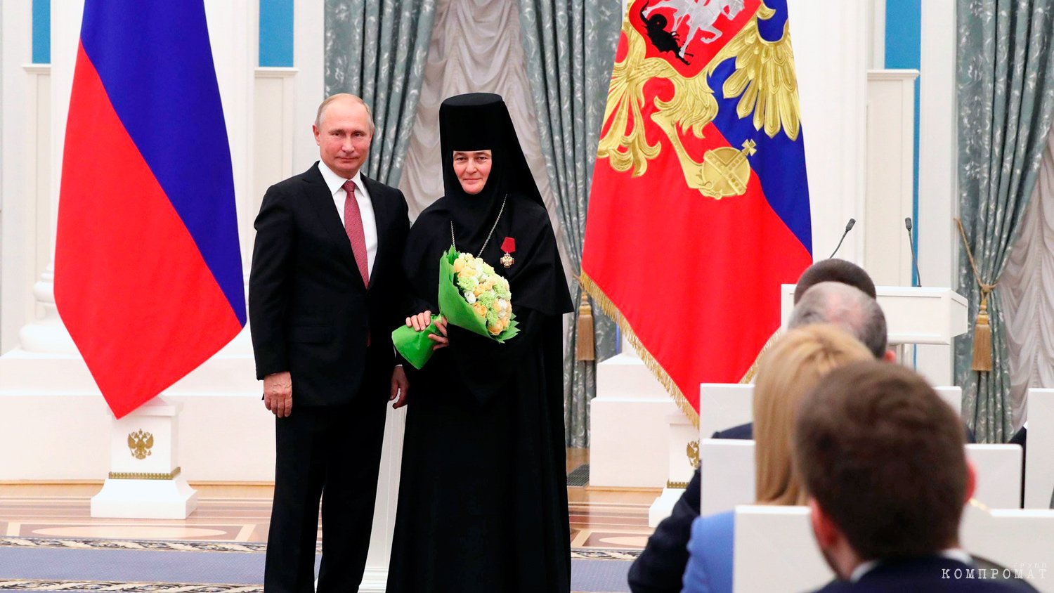 Владимир Путин в Кремле 27 ноября 2018 года вручил настоятельнице Покровского монастыря Феофании орден «За заслуги перед Отечеством» IV степени
