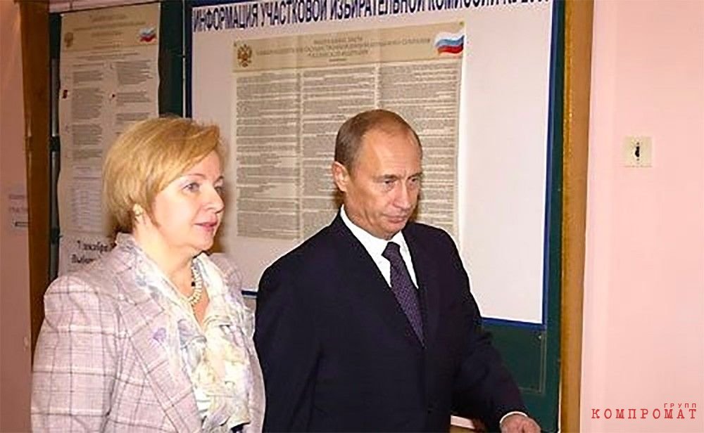 На предвыборной кампании 2003 года Владимир Путин появлялся в сопровождении жены Людмилы. В 2013 году они объявили о разводе