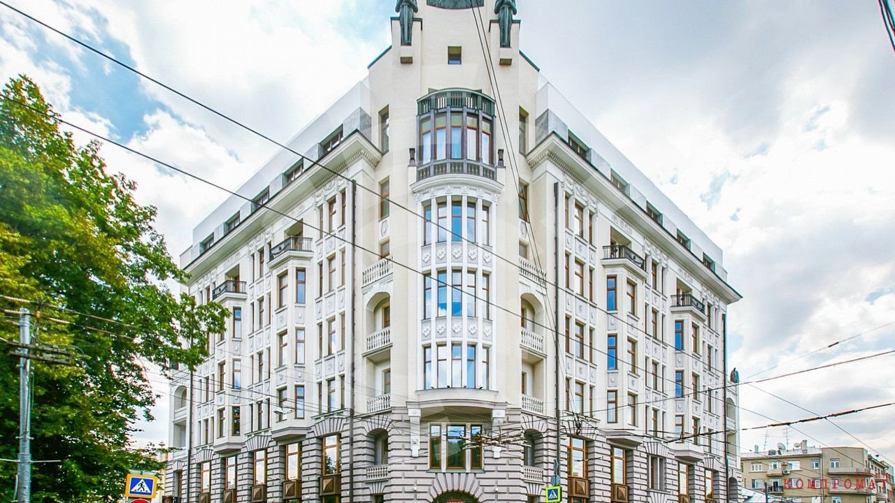 Беглый экс-губернатор Дубровский купил квартиру рядом с неофициальной тёщей Путина – Людмилой Кабаевой