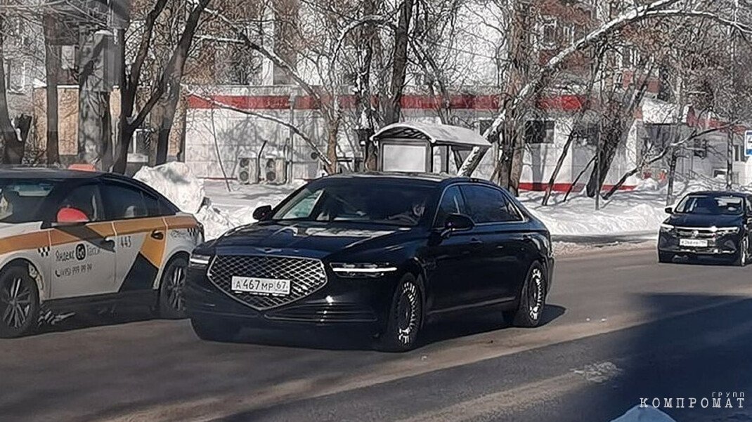 Для смоленского губернатора приобрели премиальный лимузин за 11 млн рублей. Прежнее авто он получил в подарок