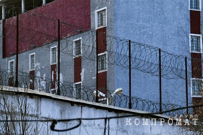 Навальный подал в суд на колонию из-за Корана