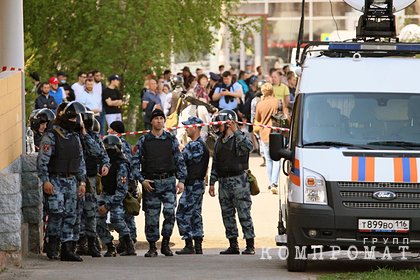 Соседи рассказали о драке напавшего на школу в Казани студента с отцом