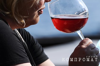 Выпившая красное вино россиянка впала в кому и умерла