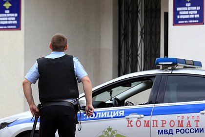 Мигрант разделся и приставал в лифте к российской школьнице