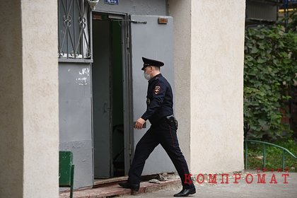 Полиция увезла трех человек из дома на Совхозной улице