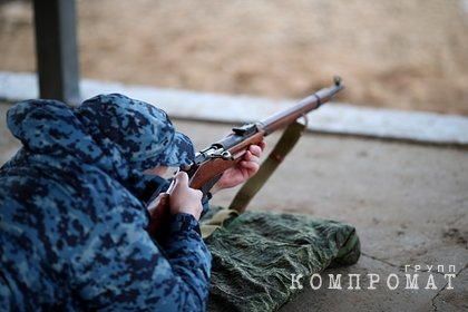 Российский военнослужащий с оружием пропал в лесу