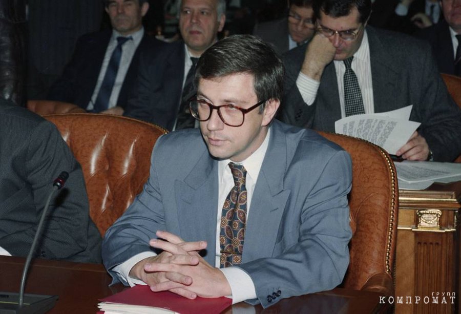Исполняющий обязанности министра финансов России Андрей Вавилов на заседании правительства, где объявлено о его назначении. 1994 год