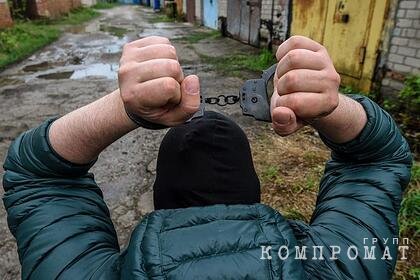 Под Петербургом поймали спрыгнувшего на полицейских из окна вора
