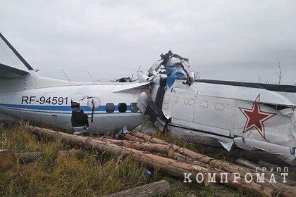 Появились первые фото с места крушения самолета с парашютистами в Татарстане