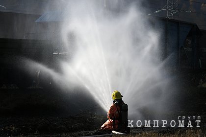 Пожарные ликвидировали поледствия пожара на нефтебазе в Подмосковье