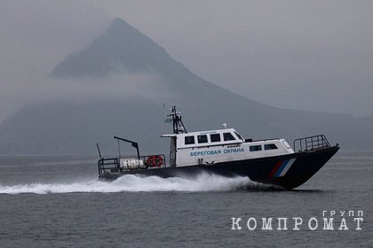 Севший на мель в Приморье контейнеровоз переломился пополам