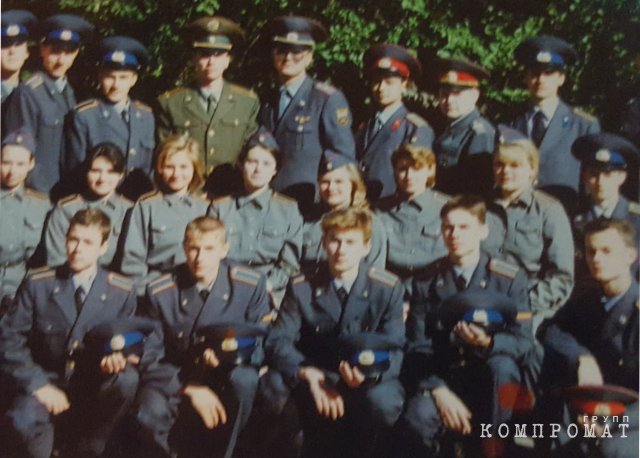 Иван Громов в Академии МВД. Нижний ряд, третий справа