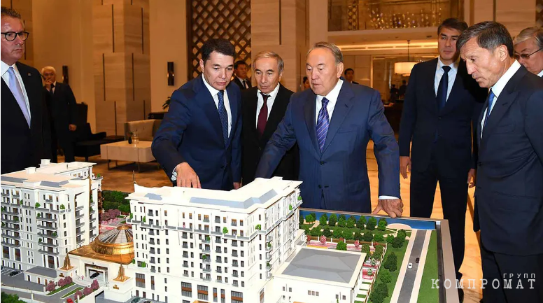 Назарбаеву устроили экскурсию по отелю после его открытия в сентябре 2017 года.