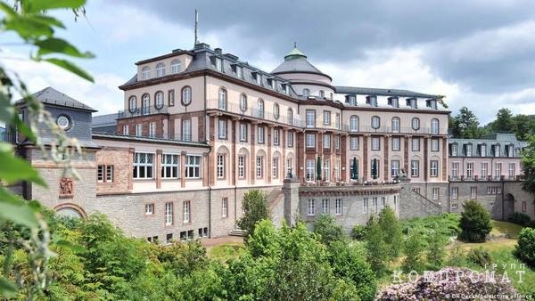 Замок-отель Бюлерхёе вблизи Баден-Бадена — памятник национального значения. Принадлежит дочери и зятю Нурсултана Назарбаева
