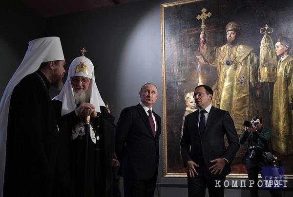 Слева направо: Митрополит Тихон (Шевкунов), патриарх Кирилл, Владимир Путин и Владимир Мединский