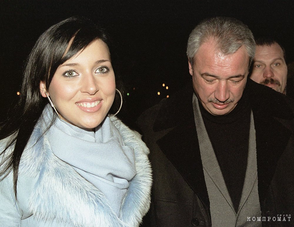 Ралиф Сафин (справа) и его дочь Алсу. 2003 год