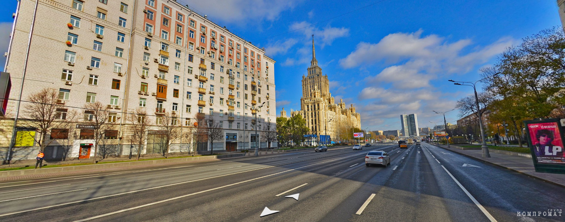 Слева "сталинка", квартирой в которой владеет Сергей Беляков