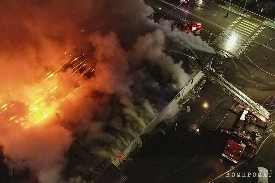 Тушение пожара в кафе "Полигон" на Никитской улице в Костроме 5 ноября 2022 года