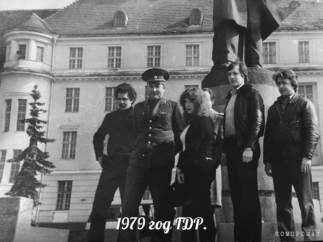 Алла Пугачёва с военными, 1979 год, ГДР.