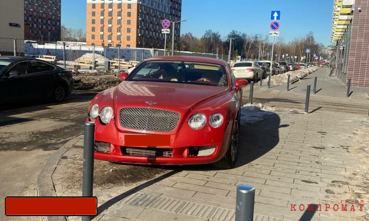 16 декабря Афанасьев попал в ДТП на этом автомобиле. Машина стоит у дома юриста в Люберцах