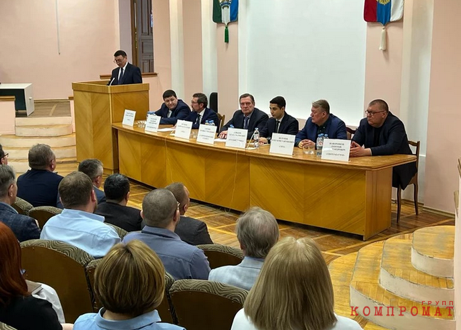Встреча с руководителями заводов, на которой «Русский водород» получил в управление Стерлитамакский нефтехимический завод