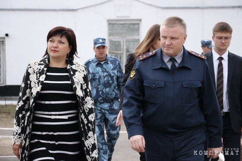 This is Yulia Vladimirovna, in the status of chairman of the committee for managing the Pravoberezhny district of Irkutsk, in the company of the head of the Irkutsk pre-trial detention center No. 1, getting acquainted with the conditions of detention