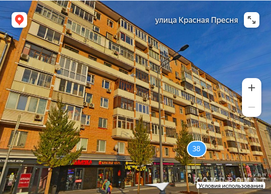 В этом доме советской постройки находится квартира Слепакова