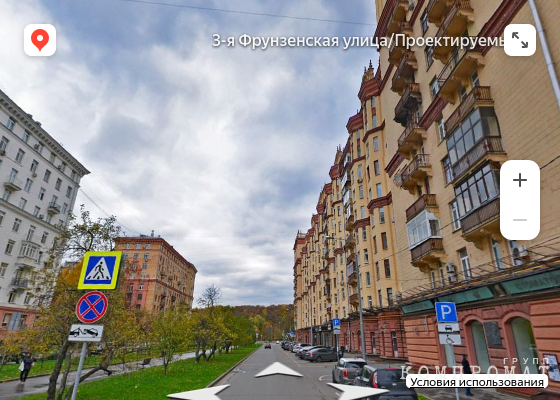 Столичная квартира историка моды располагается в считаных шагах от набережной Москвы-реки