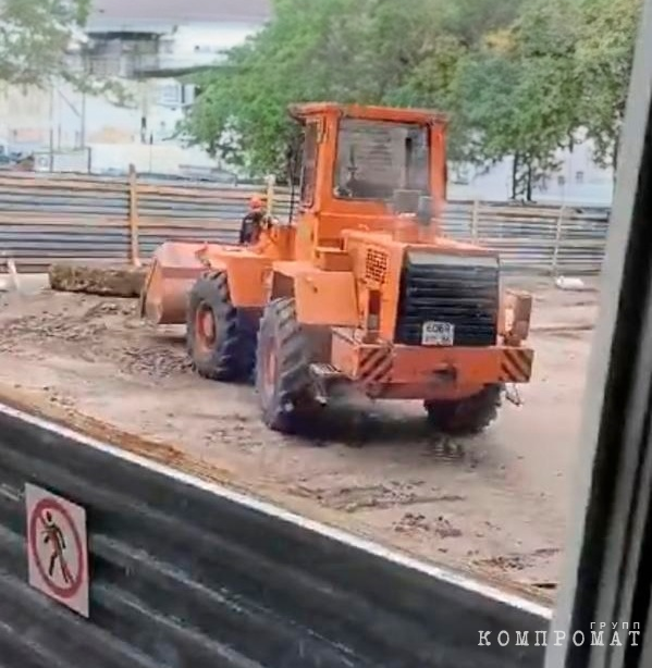 В Нижневартовске начали демонтаж разрушенного дома, не переселив людей