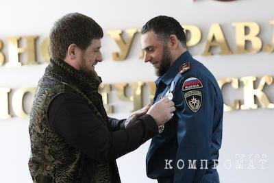 Главу МЧС по Чечне задержали в Дагестане за пьяное вождение на внедорожнике, объявленном в розыск Канадой. Экс-командира ОМОНа отбил чеченский СОБР