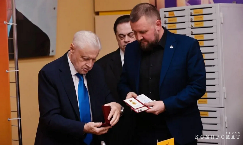 Сергей Миронов и его помощник (на переднем плане) не поддержали Семигина